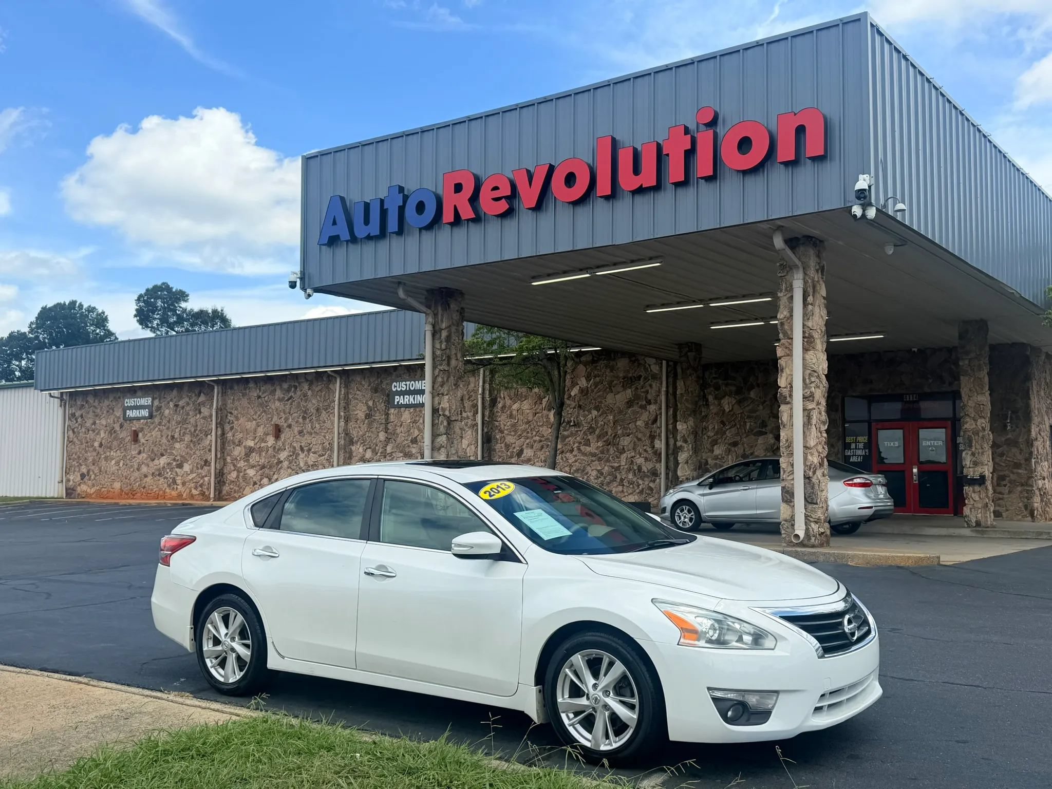Used 2013 Nissan Altima 2.5 SL w/ Technology Pkg
