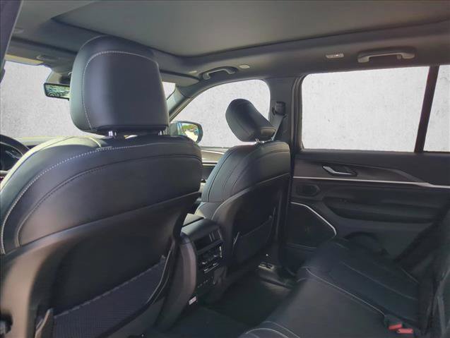 Used 2026 Jeep Grand Cherokee Limited AWD/4WD image 14