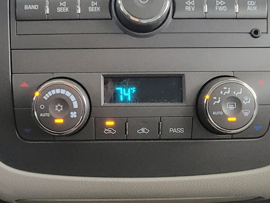 Used 2011 Buick Lucerne CXL FWD image 25