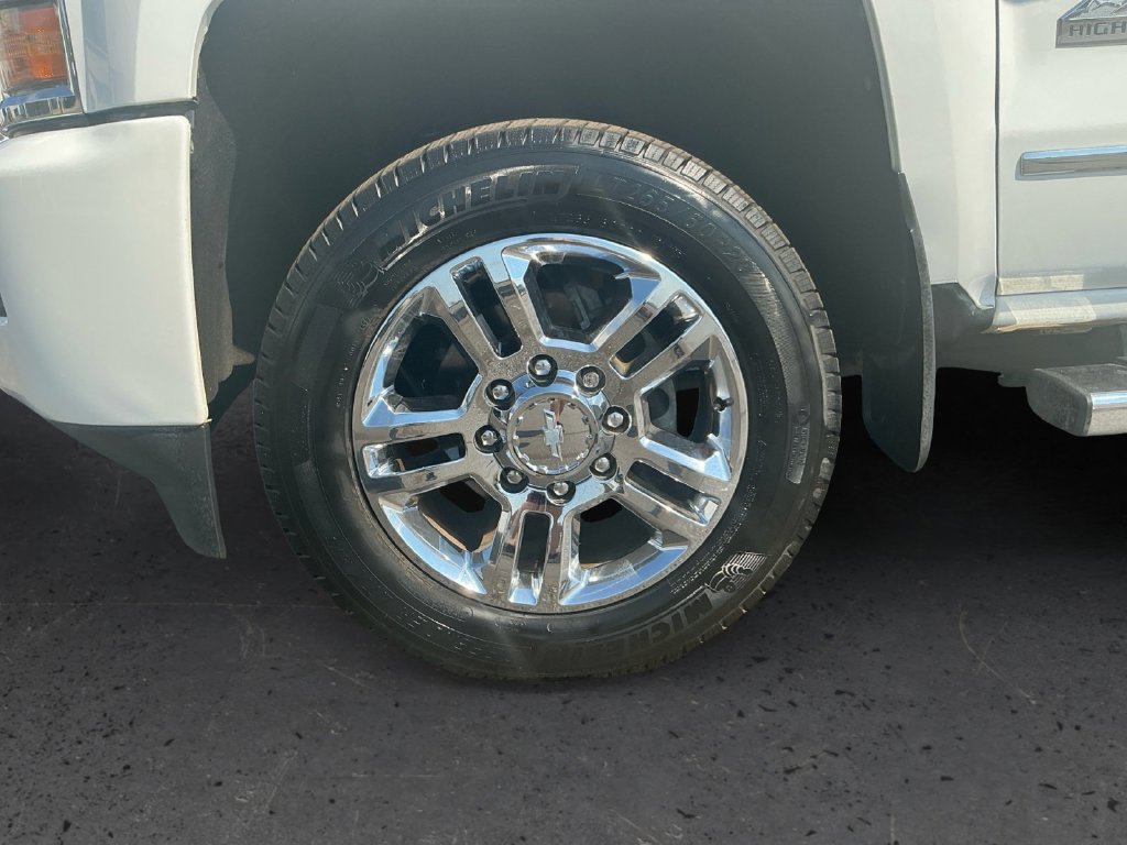 Used 2016 Chevrolet Silverado 2500 High Country w/ High Country Premium Package AWD/4WD image 13