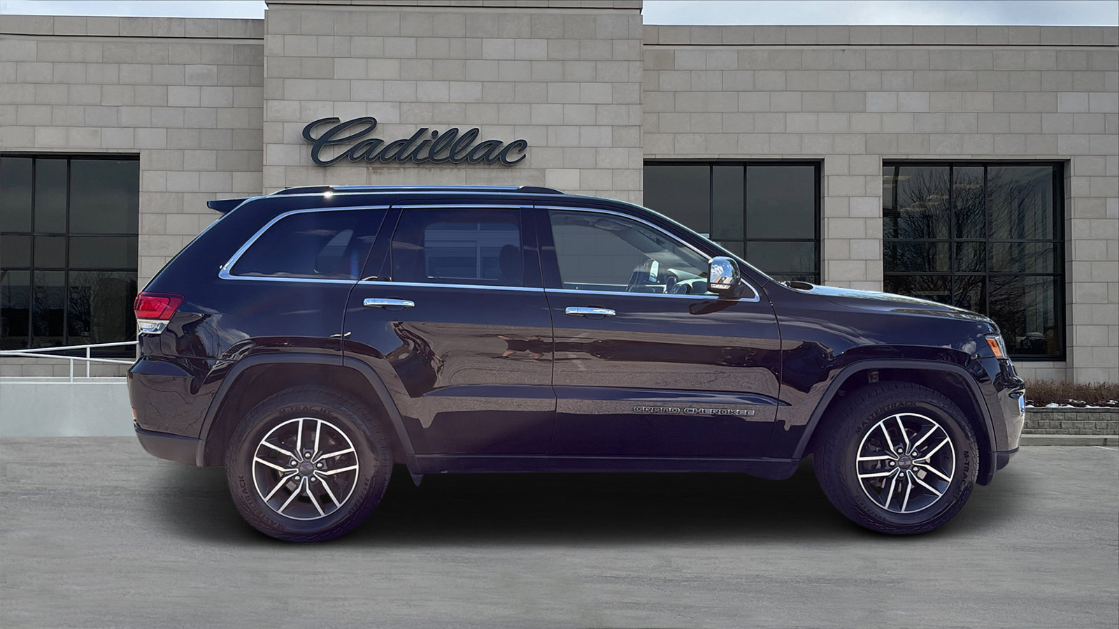 Used 2020 Jeep Grand Cherokee Limited w/ Luxury Group II AWD/4WD image 2