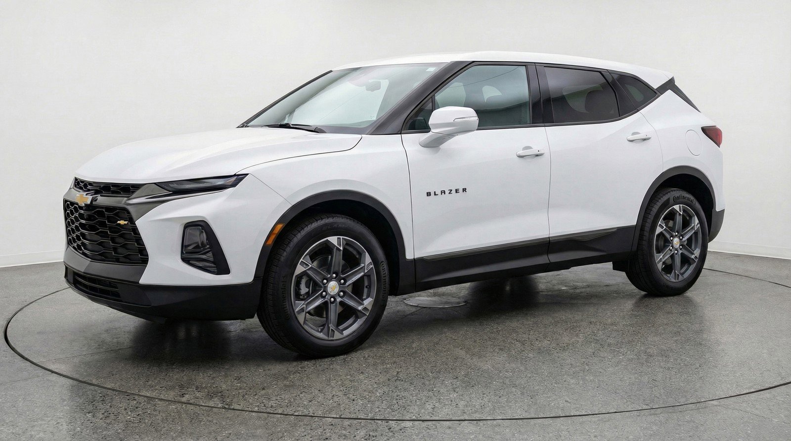 Used 2025 Chevrolet Blazer LT image 3