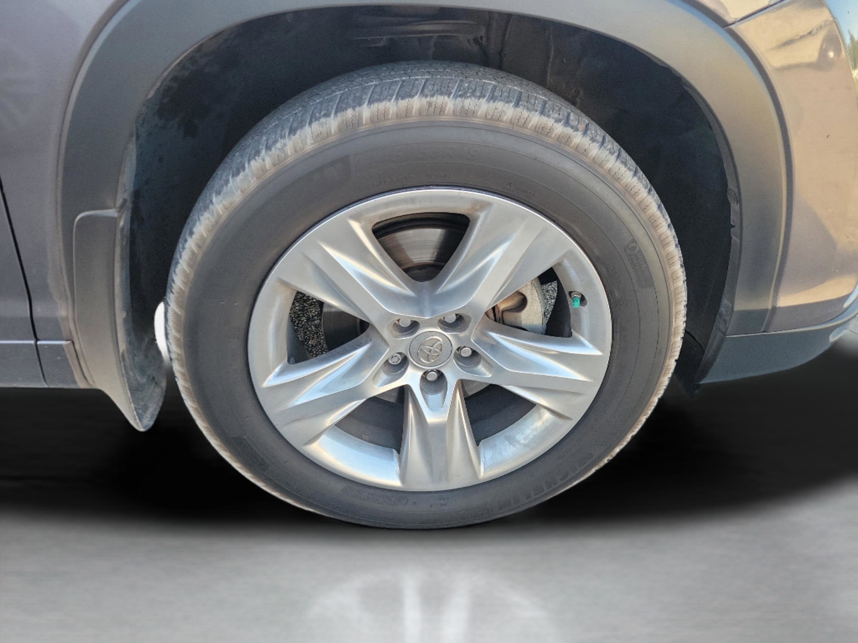 Used 2015 Toyota Highlander Limited Platinum AWD/4WD image 14