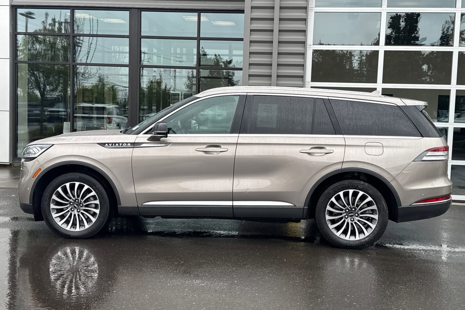 Certified 2020 Lincoln Aviator Reserve w/ Equipment Group 201A image 7