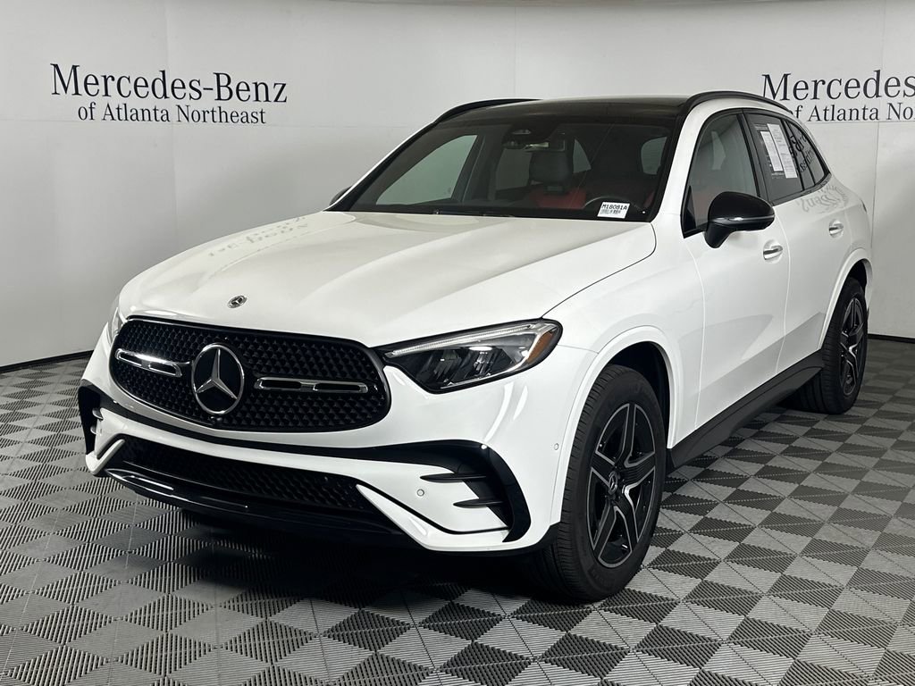 Used 2025 Mercedes-Benz GLC 300 4MATIC image 3