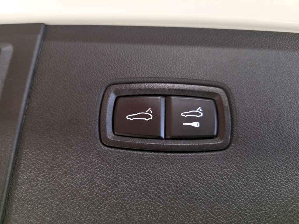 Used 2024 Porsche Cayenne w/ Premium Package AWD/4WD image 14