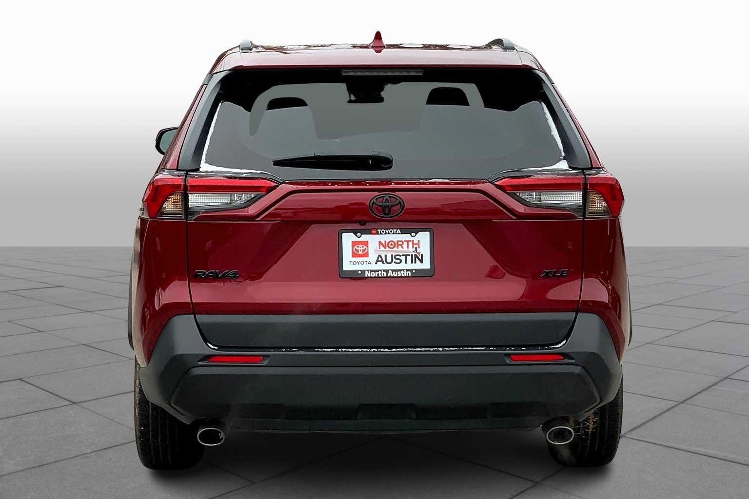 Used 2023 Toyota RAV4 XLE w/ Convenience Package FWD image 5