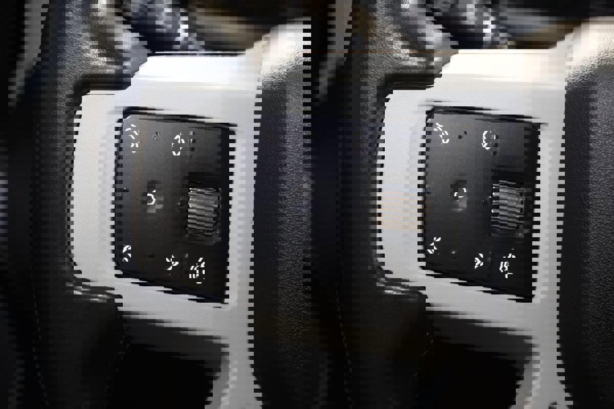 Used 2023 Land Rover Defender 110 SE image 41