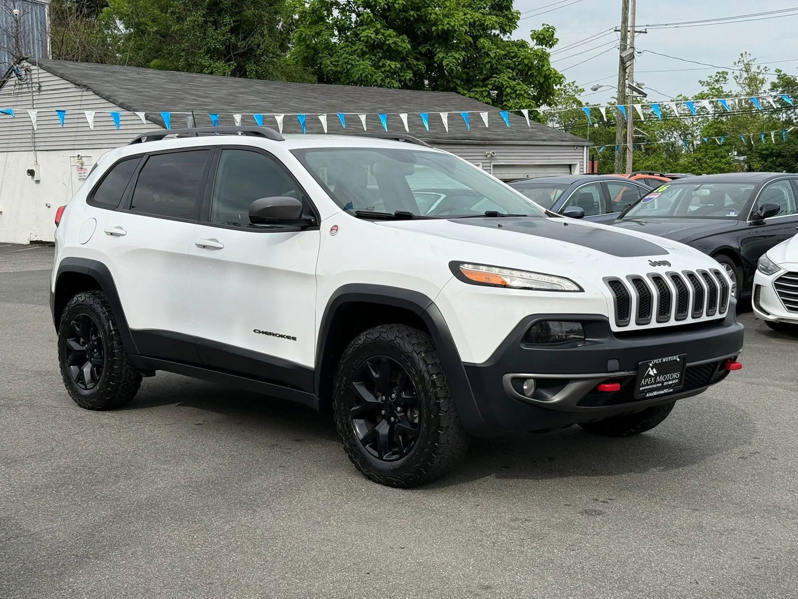 Used 2015 Jeep Cherokee Trailhawk w/ Leather Interior Group AWD/4WD image 16