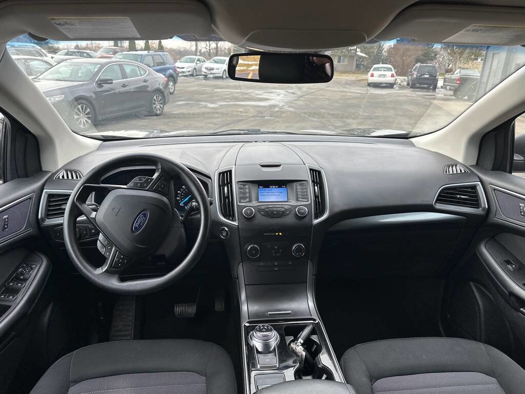 Used 2019 Ford Edge SE image 10