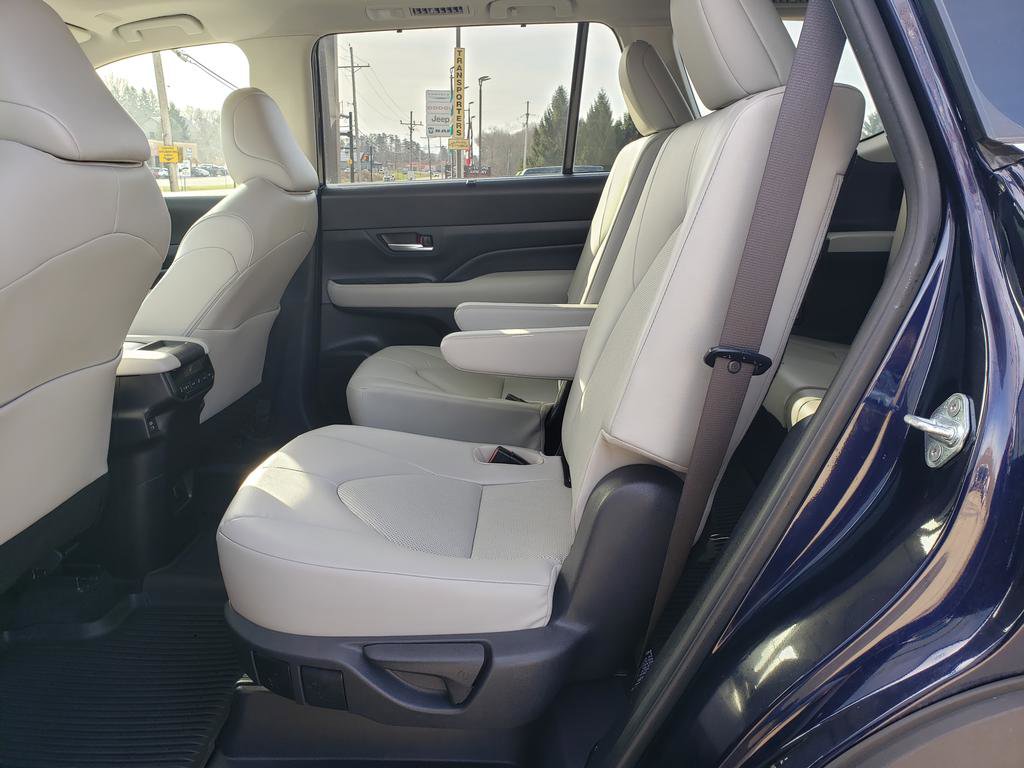 Used 2024 Toyota Grand Highlander XLE image 12