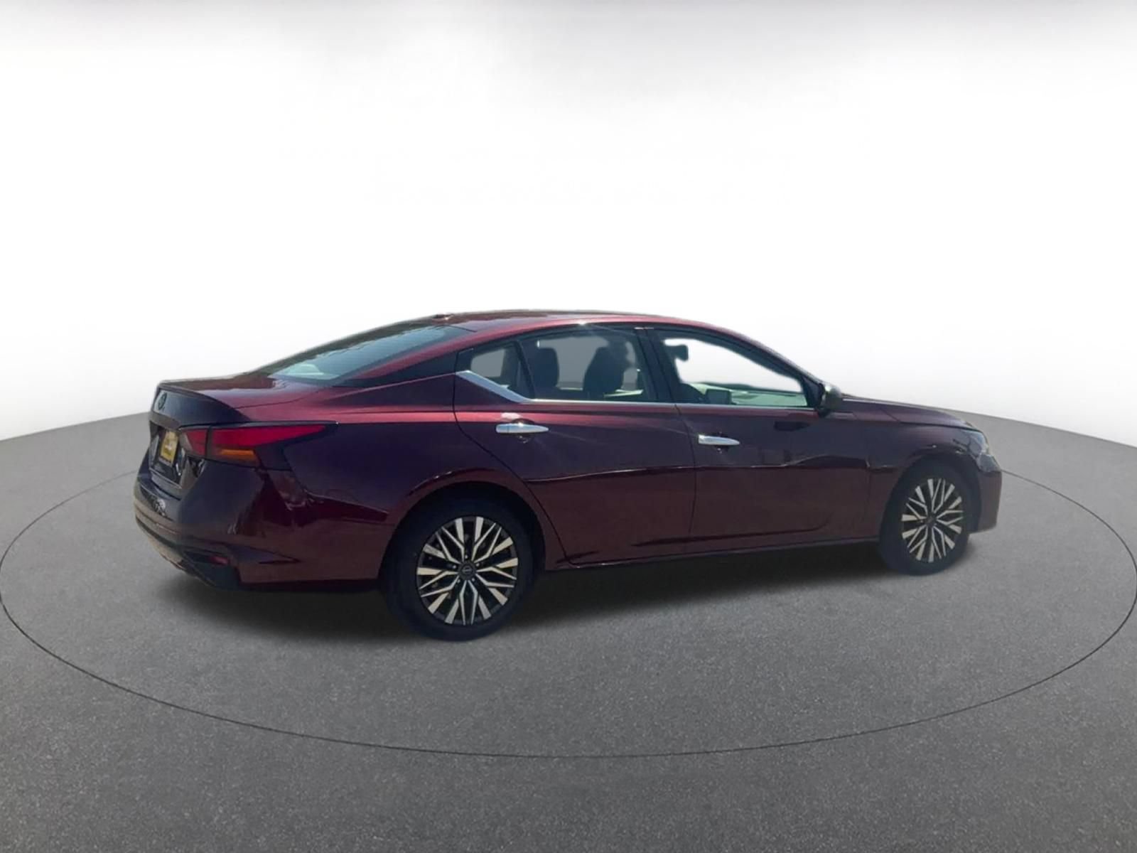 Used 2025 Nissan Altima 2.5 SV FWD image 15