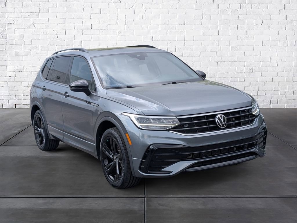 Used 2023 Volkswagen Tiguan SE R-Line FWD image 2
