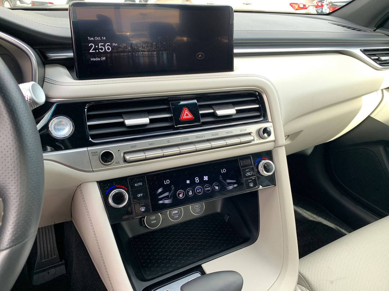 Used 2025 Genesis G70 2.5T image 18