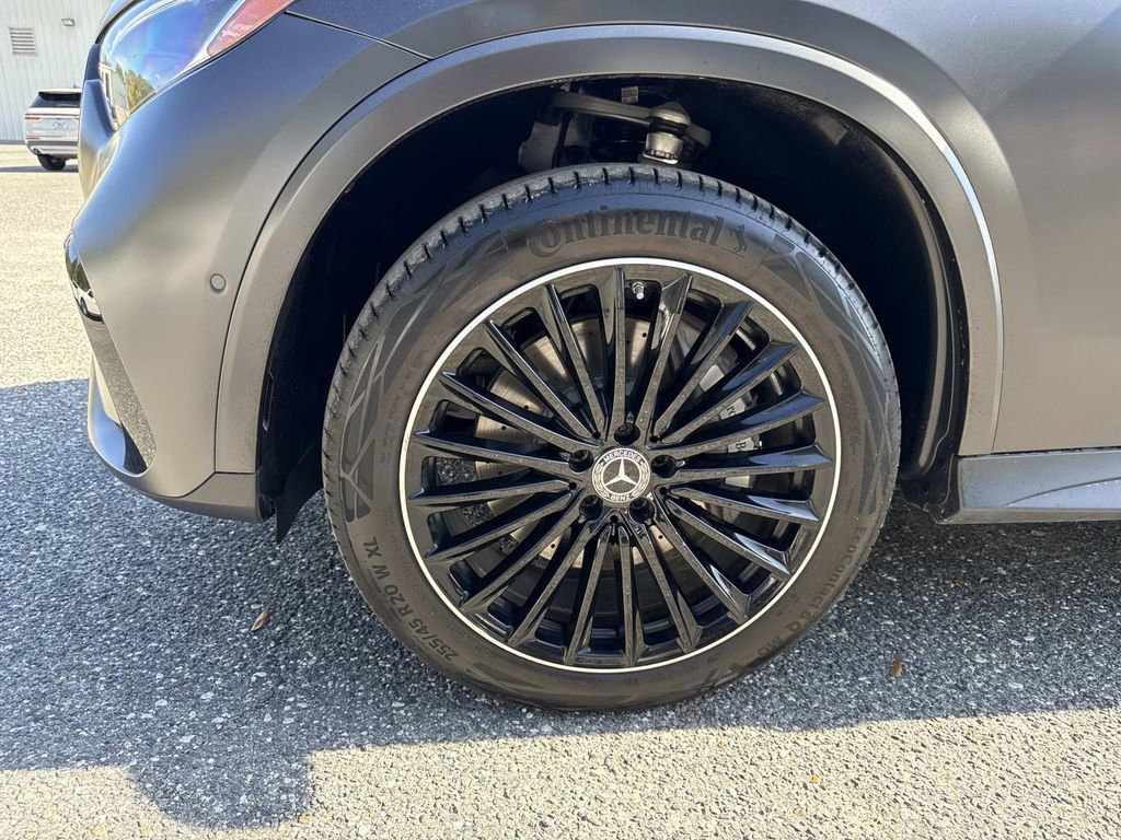 Used 2025 Mercedes-Benz GLC 300 4MATIC image 10