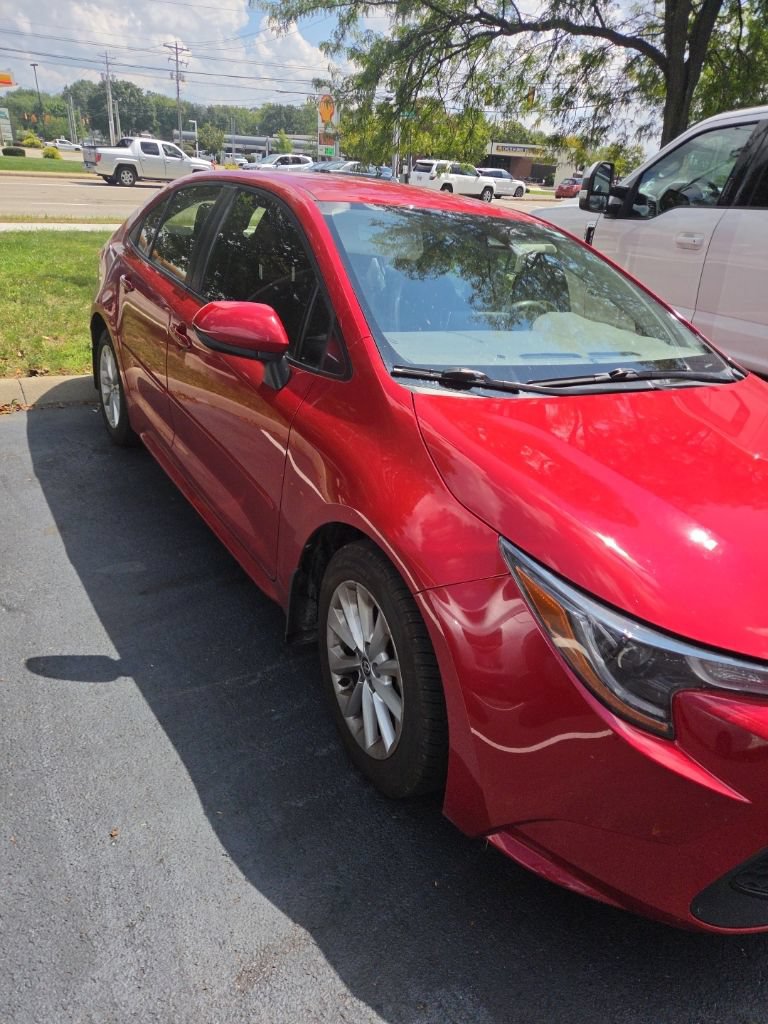 Used 2020 Toyota Corolla LE w/ LE Convenience Package FWD image 3