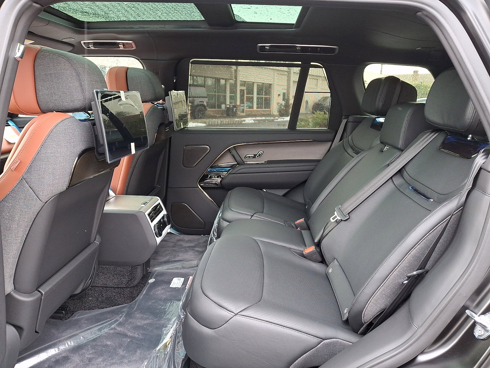 New 2026 Land Rover Range Rover SV image 8