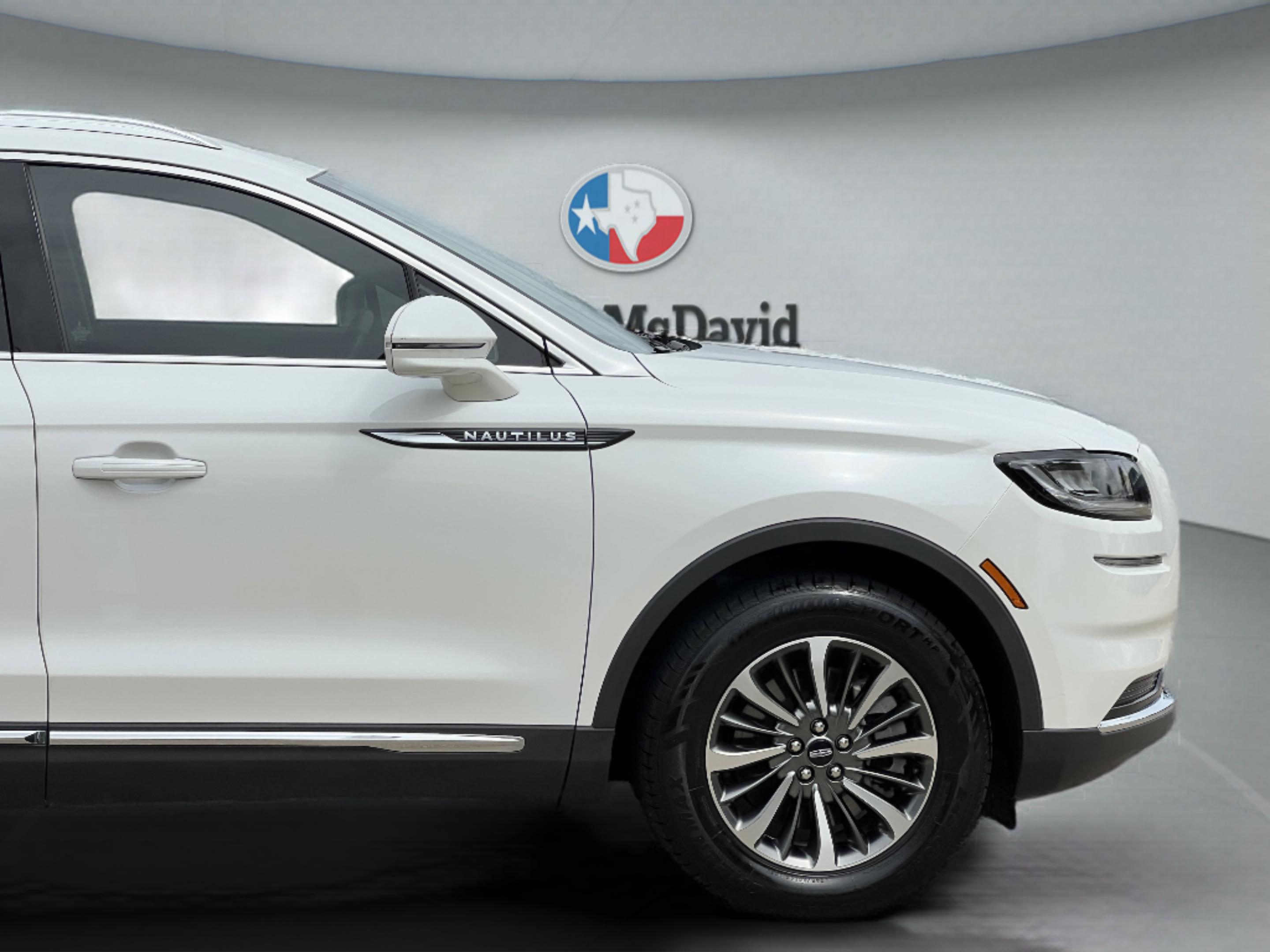 Used 2023 Lincoln Nautilus FWD image 12