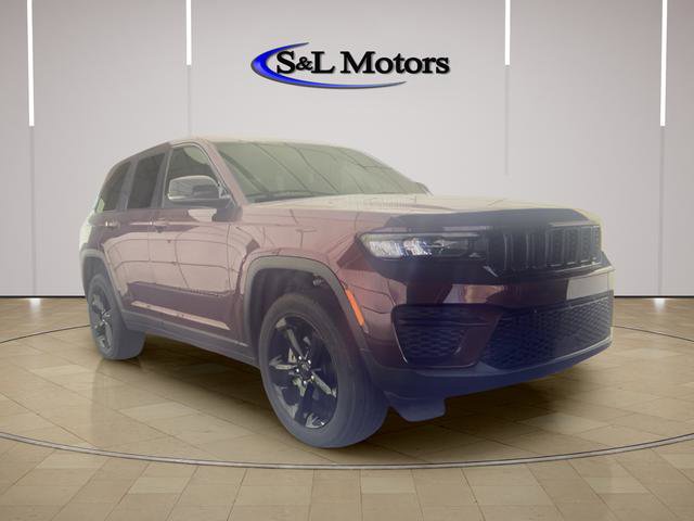 Used 2024 Jeep Grand Cherokee Altitude AWD/4WD image 1