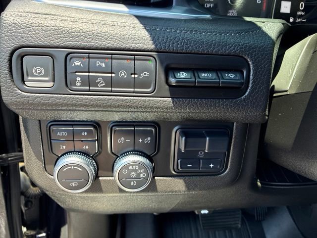 Used 2021 GMC Yukon Denali w/ Denali Ultimate Package AWD/4WD image 11