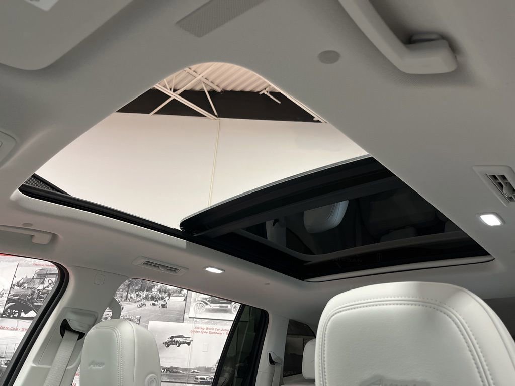 Used 2025 Buick Enclave Avenir w/ Super Cruise Package image 11