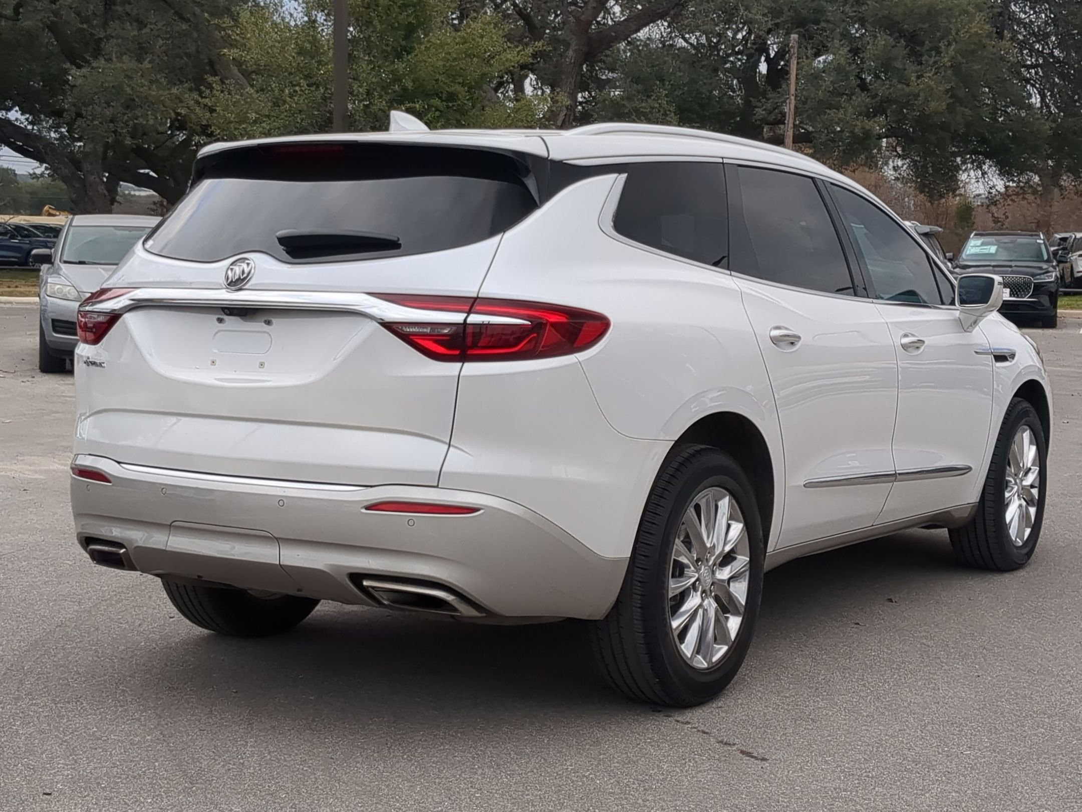 Used 2020 Buick Enclave Essence w/ Sound and Sites Package image 3
