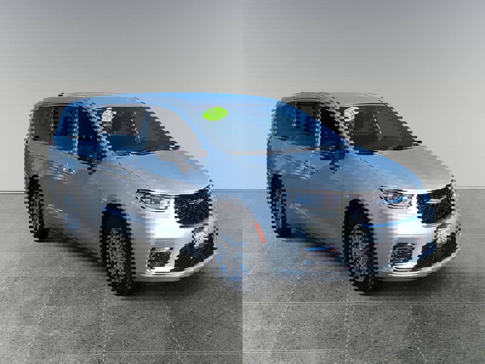 Used 2024 Chrysler Pacifica Touring image 8