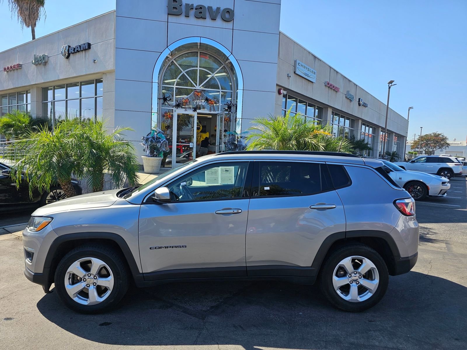 Used 2019 Jeep Compass Latitude w/ Popular Equipment Group image 4