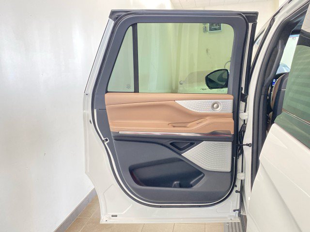 New 2027 Lincoln Navigator L Black Label AWD/4WD image 11