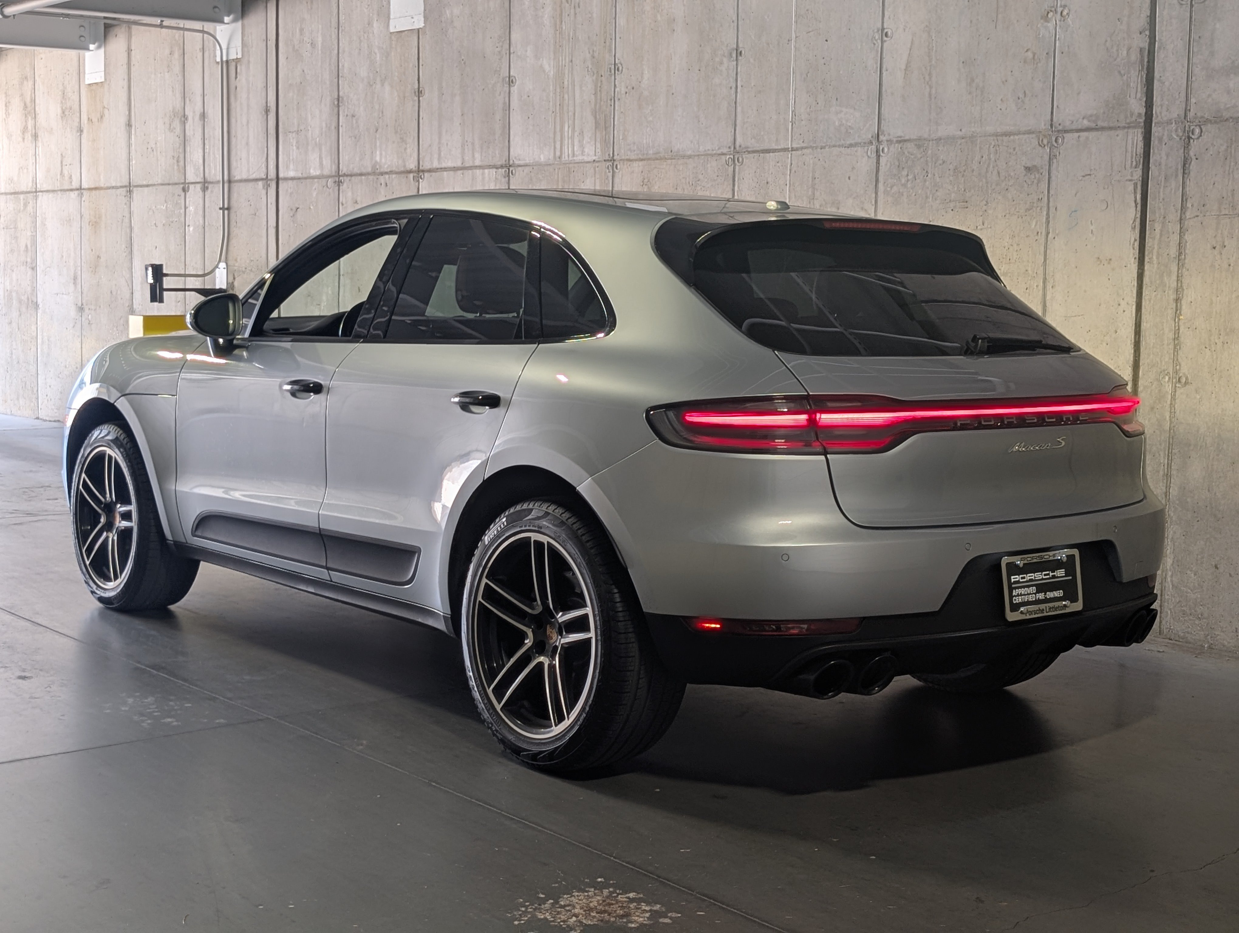 Certified 2020 Porsche Macan S AWD/4WD image 3