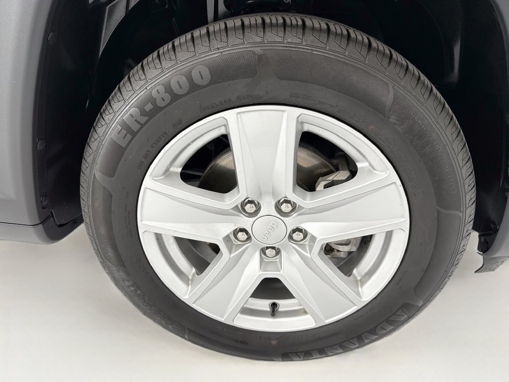 Used 2022 Jeep Compass Latitude FWD image 30