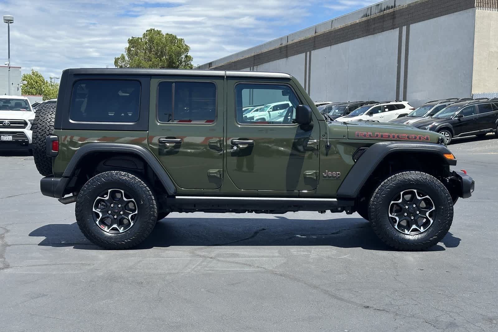 Used 2023 Jeep Wrangler Unlimited Rubicon AWD/4WD image 6