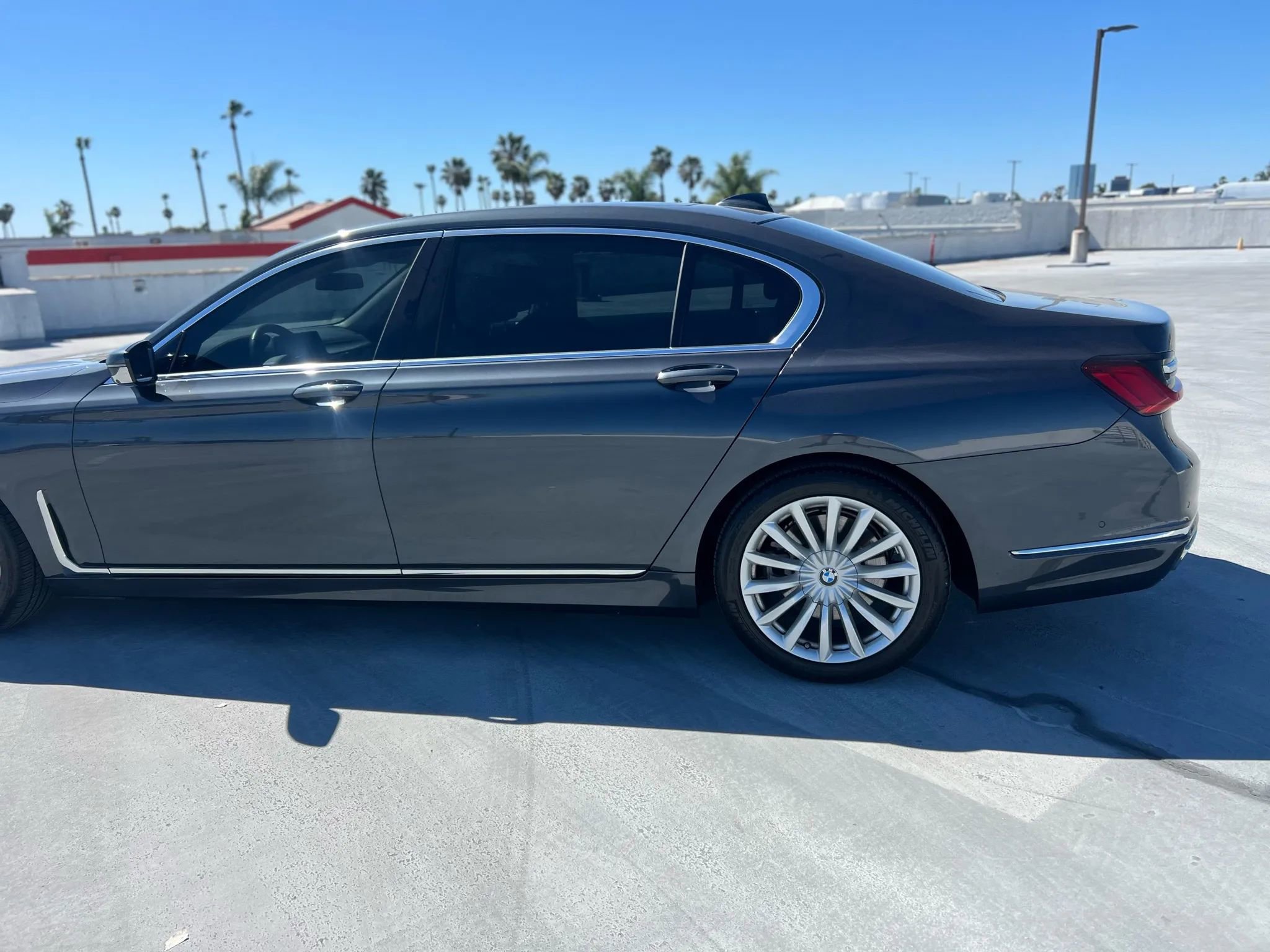 Used 2020 BMW 740i image 4