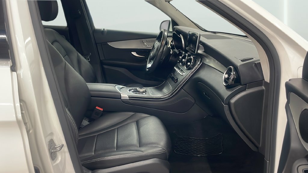 Used 2019 Mercedes-Benz GLC 300 4MATIC image 10