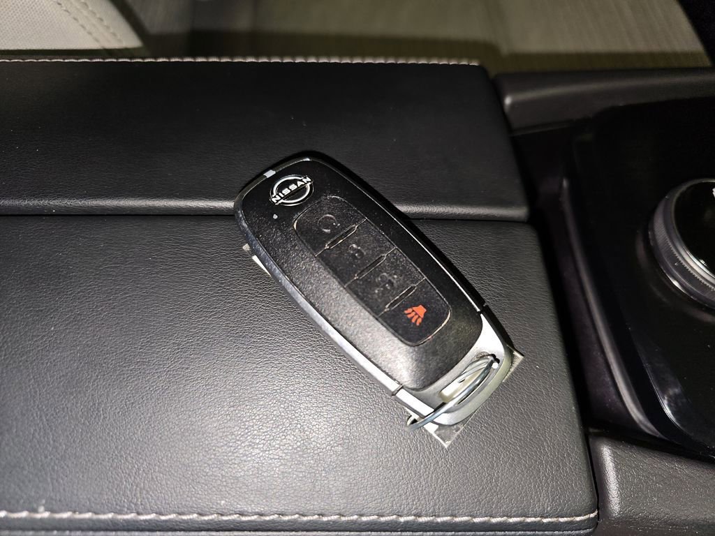 Used 2023 Nissan Rogue SV image 17