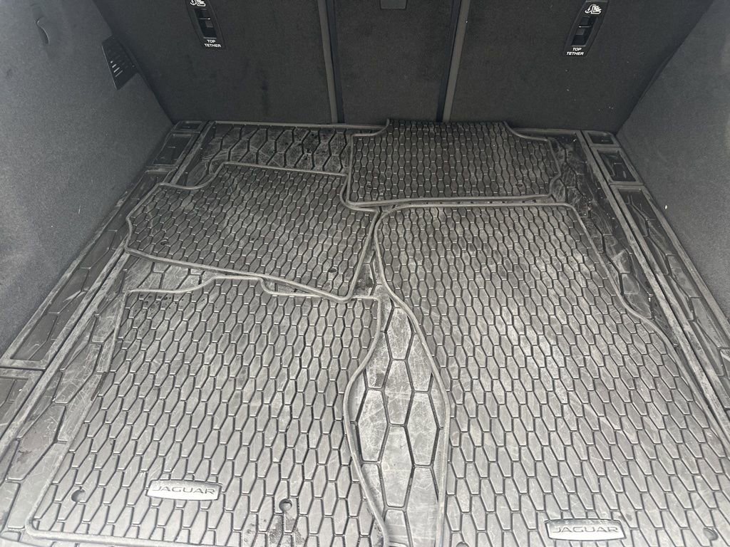 Used 2026 Jaguar F-PACE R-Dynamic S image 9