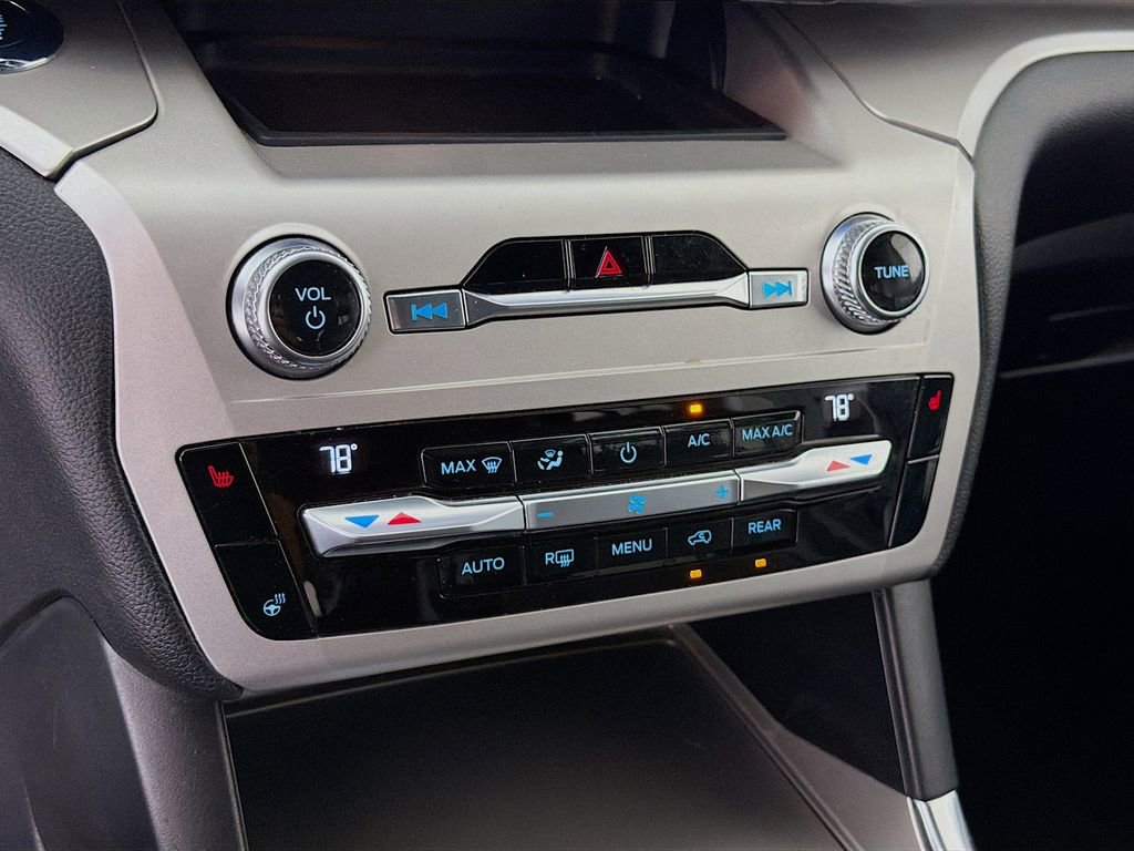 Used 2021 Ford Explorer XLT w/ Equipment Group 202A image 17