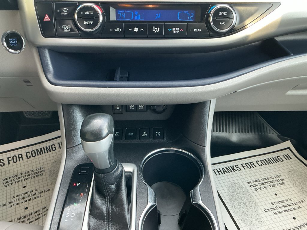 Used 2018 Toyota Highlander XLE AWD/4WD image 23