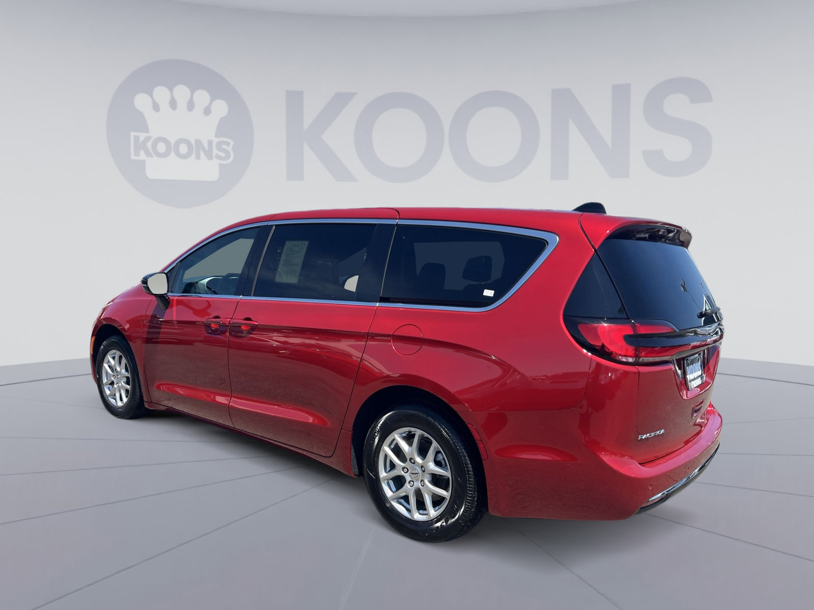 Used 2025 Chrysler Pacifica Select FWD image 14