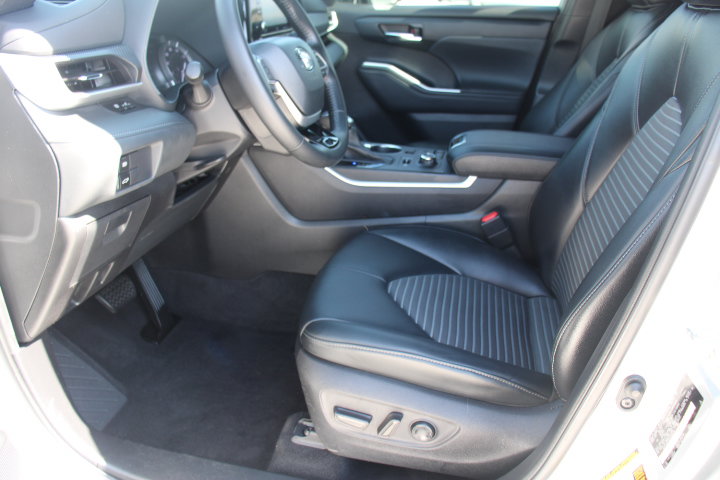 Used 2022 Toyota Highlander XSE AWD/4WD image 11