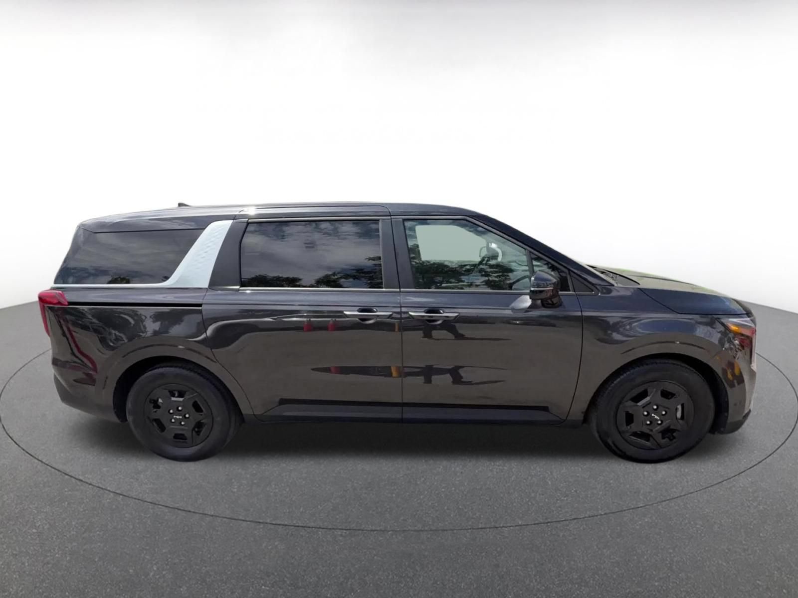 Used 2026 Kia Carnival FWD image 16