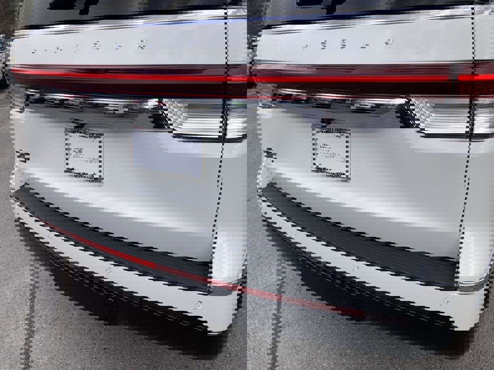 Used 2022 Lincoln Navigator Reserve image 4