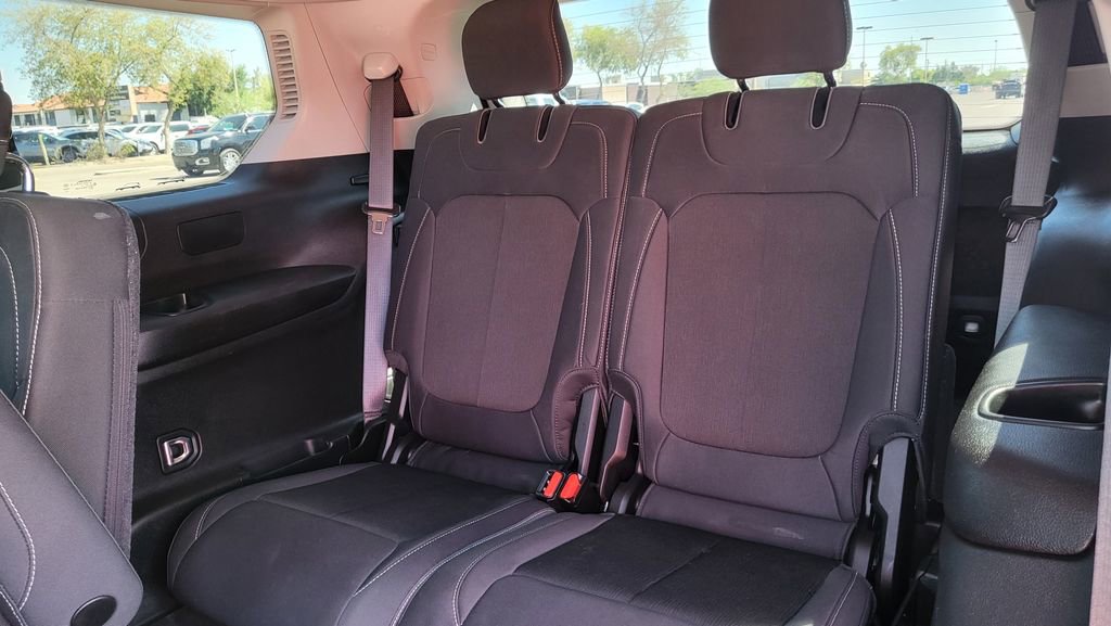Used 2023 Jeep Grand Cherokee L Laredo RWD image 25
