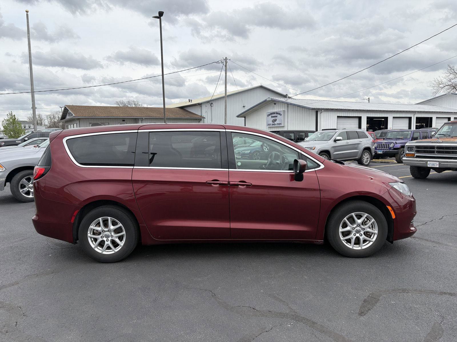 Used 2023 Chrysler Voyager LX image 26