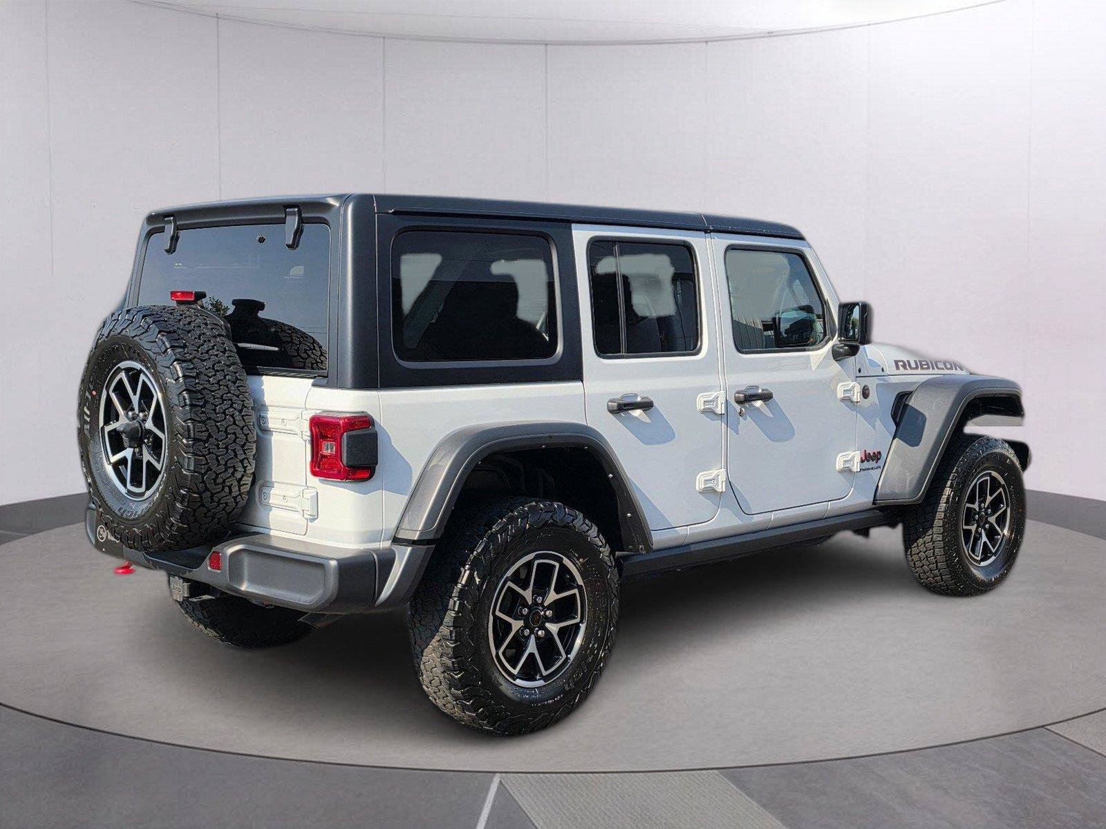 Used 2024 Jeep Wrangler Unlimited Rubicon AWD/4WD image 5