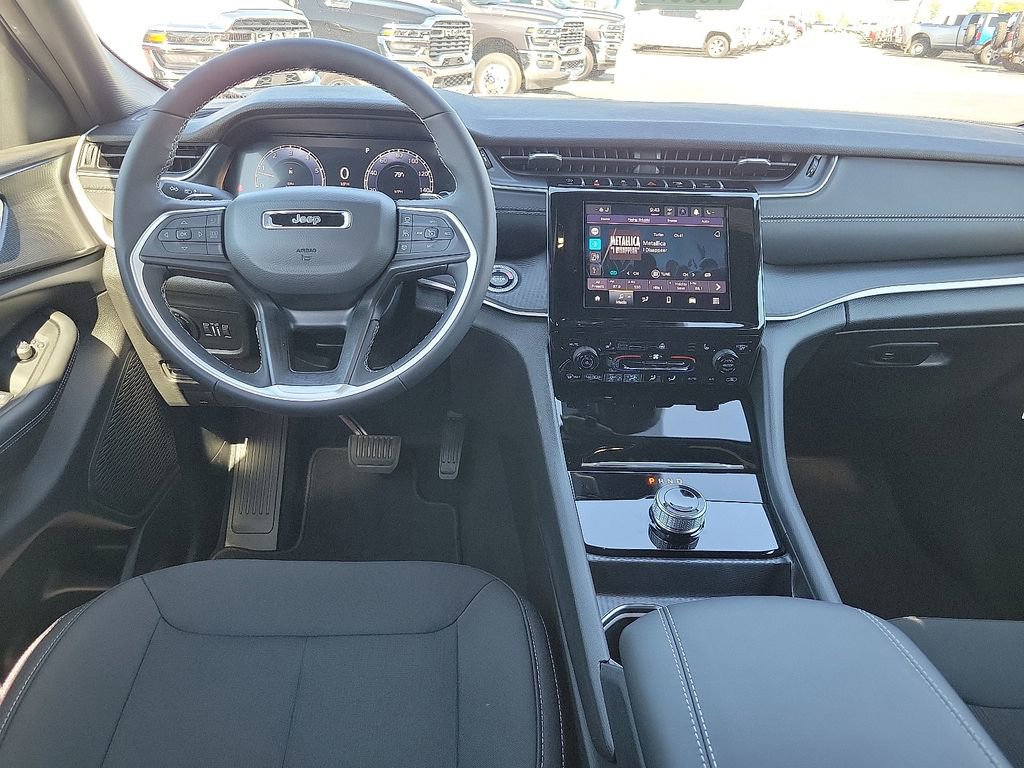 New 2025 Jeep Grand Cherokee L Laredo image 11