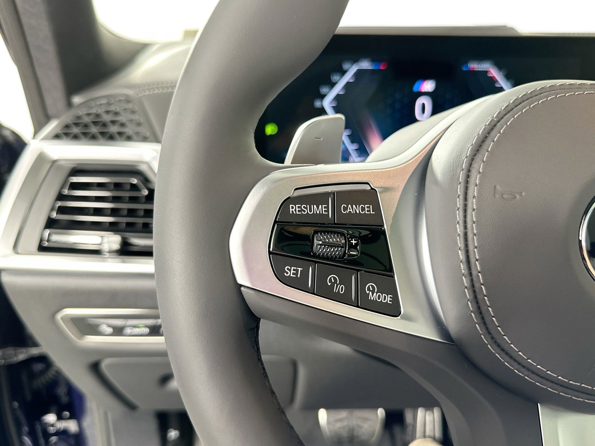 Used 2026 BMW X7 xDrive40i w/ M Sport Package image 21