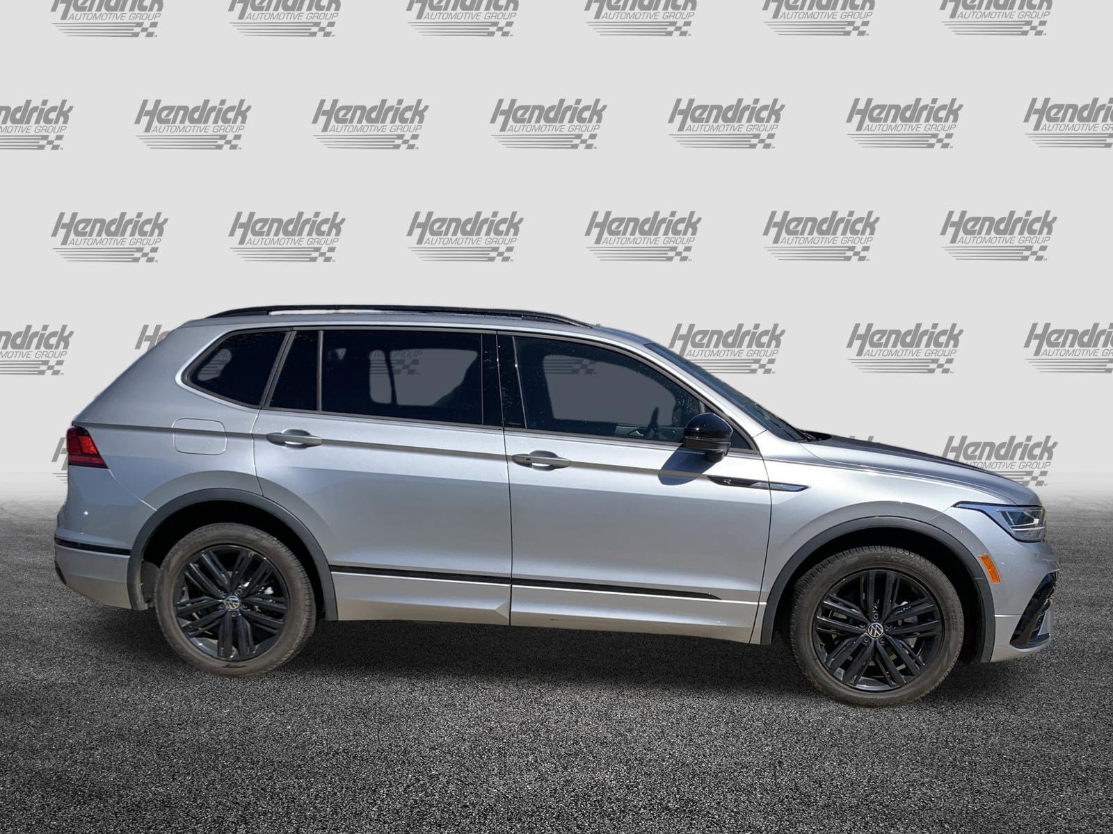 Used 2022 Volkswagen Tiguan SE R-Line image 11