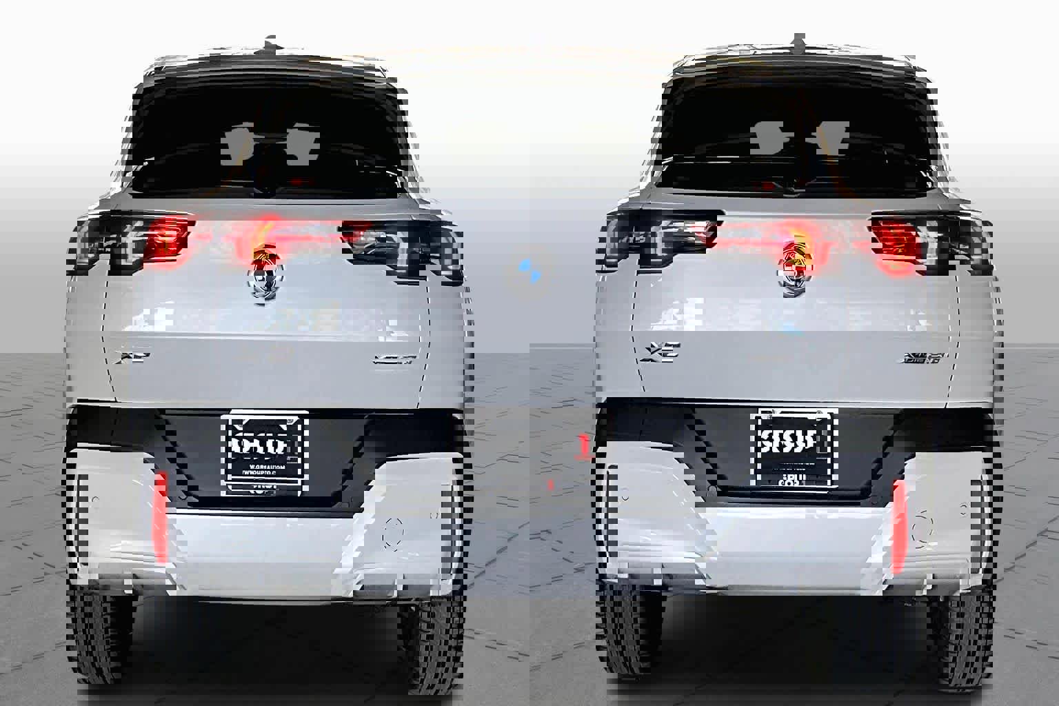 Certified 2025 BMW X2 xDrive28i image 5