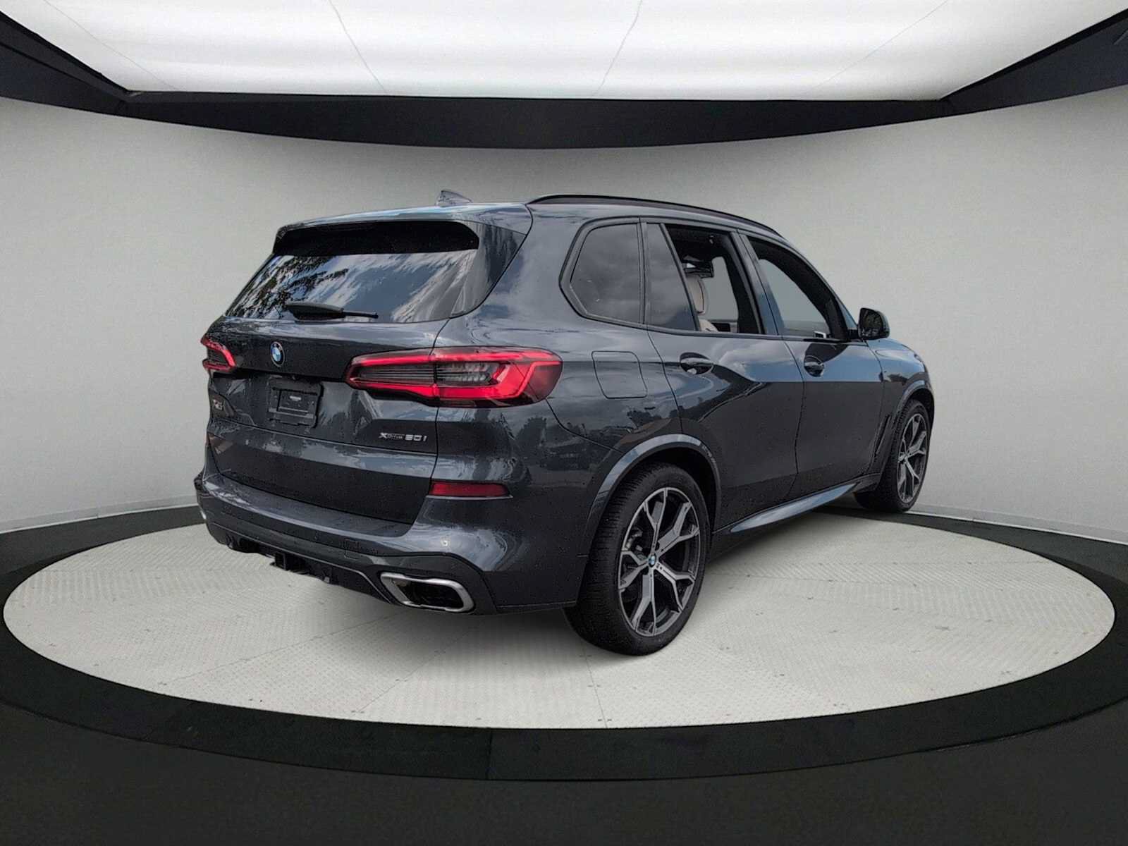 Used 2019 BMW X5 xDrive50i w/ M Sport Package AWD/4WD image 8